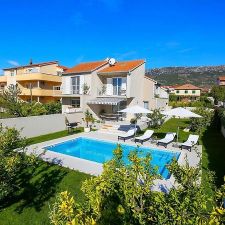 Villa Elysium - Beautiful Family House With Heated Pool Kaštela المظهر الخارجي الصورة