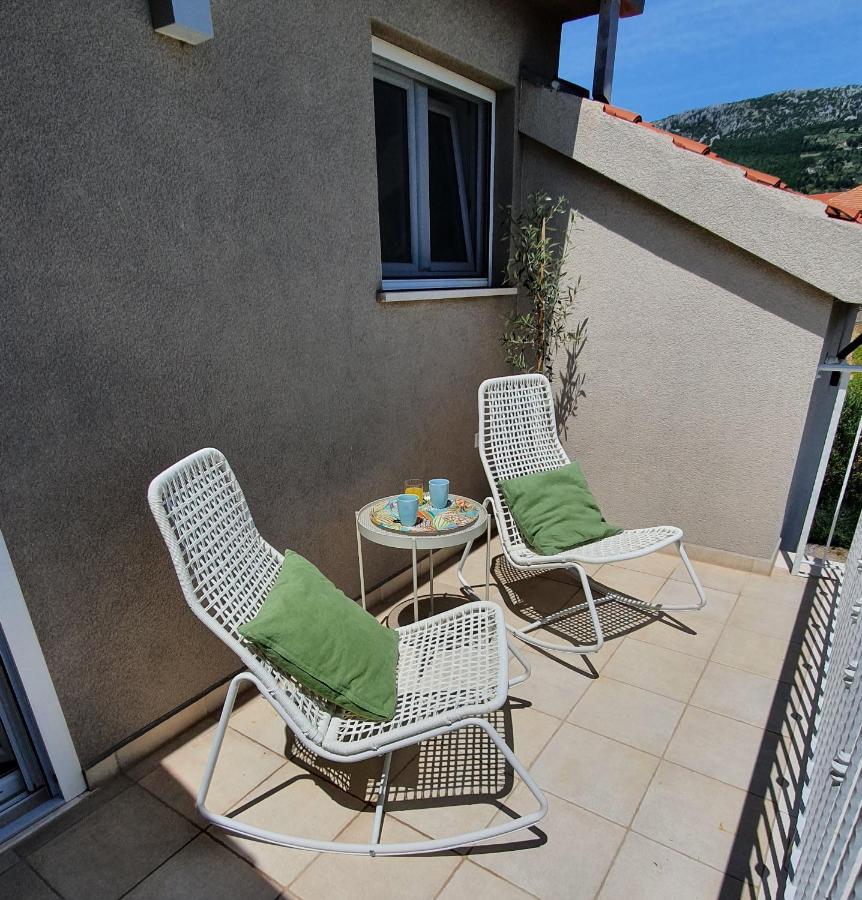 Villa Elysium - Beautiful Family House With Heated Pool Kaštela المظهر الخارجي الصورة