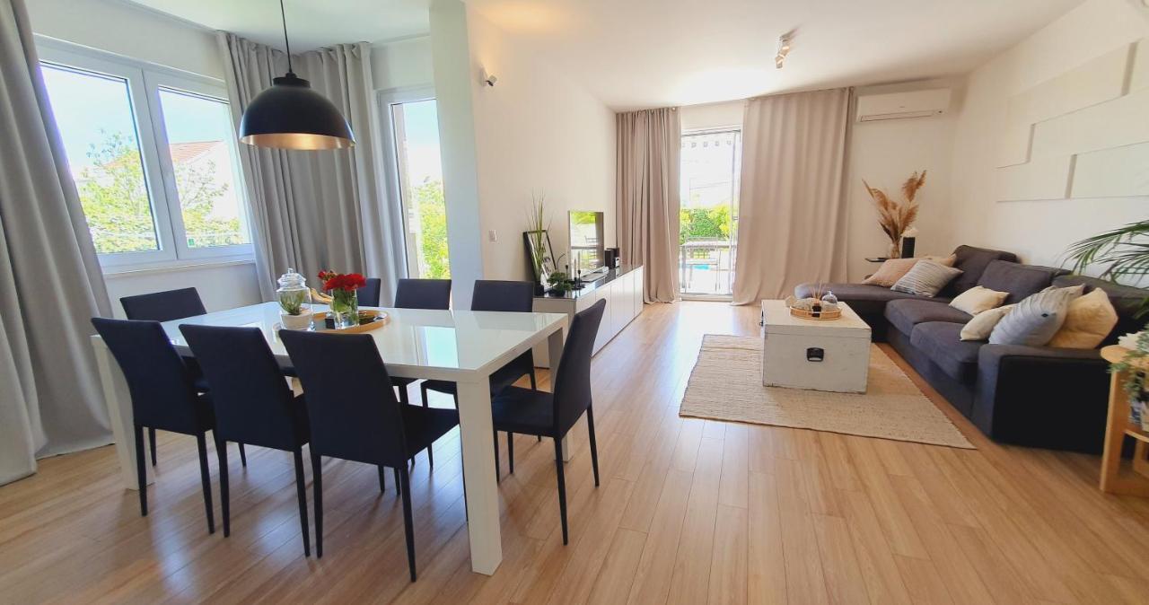 Villa Elysium - Beautiful Family House With Heated Pool Kaštela المظهر الخارجي الصورة