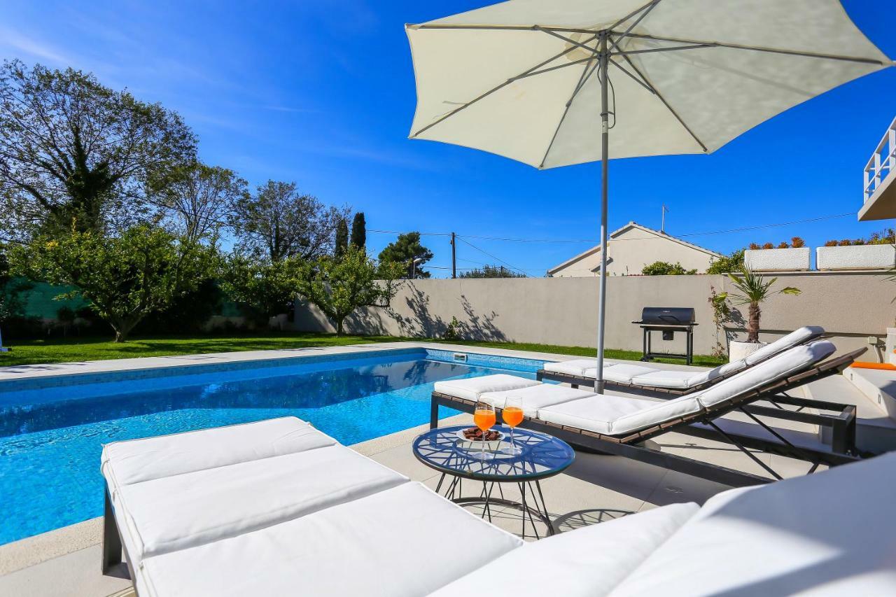 Villa Elysium - Beautiful Family House With Heated Pool Kaštela المظهر الخارجي الصورة