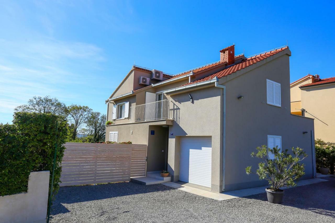 Villa Elysium - Beautiful Family House With Heated Pool Kaštela المظهر الخارجي الصورة
