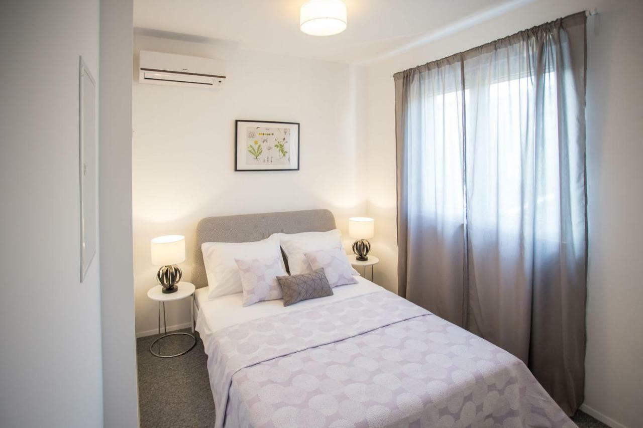 Villa Elysium - Beautiful Family House With Heated Pool Kaštela المظهر الخارجي الصورة