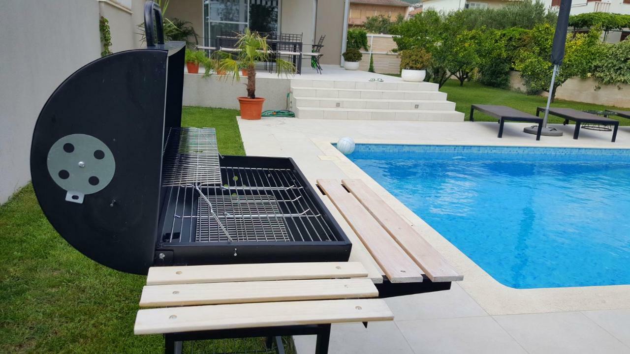 Villa Elysium - Beautiful Family House With Heated Pool Kaštela المظهر الخارجي الصورة