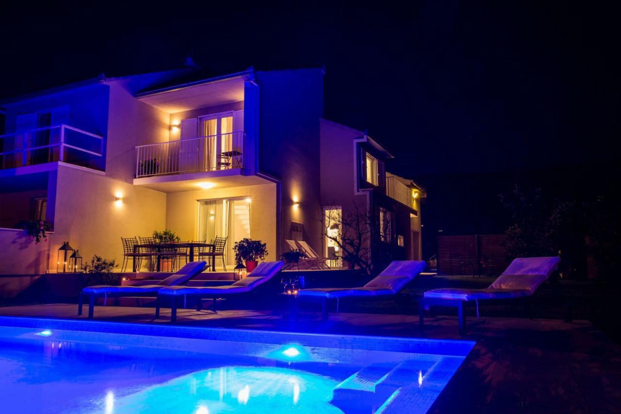 Villa Elysium - Beautiful Family House With Heated Pool Kaštela المظهر الخارجي الصورة