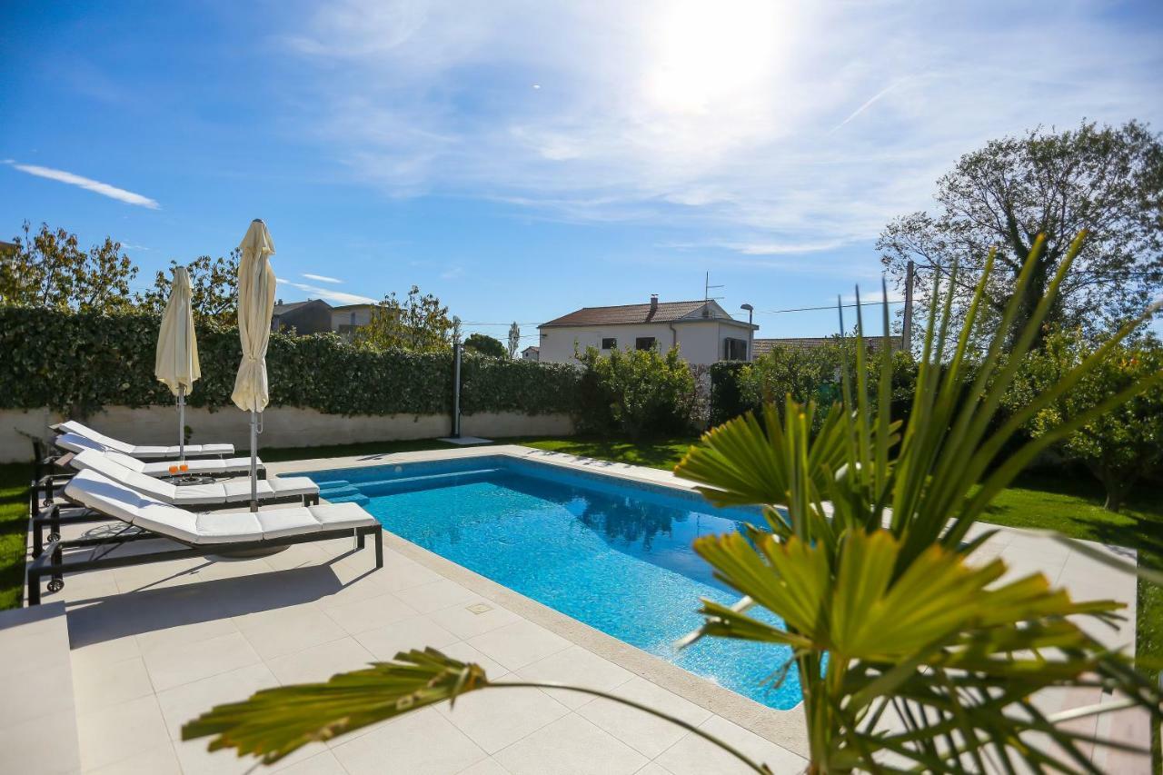 Villa Elysium - Beautiful Family House With Heated Pool Kaštela المظهر الخارجي الصورة