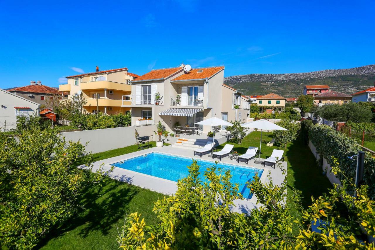 Villa Elysium - Beautiful Family House With Heated Pool Kaštela المظهر الخارجي الصورة