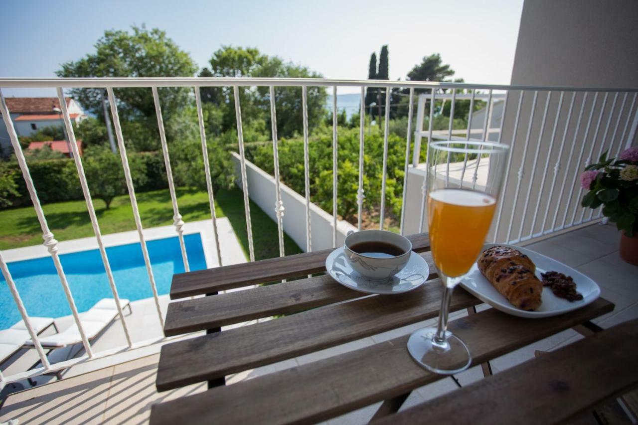 Villa Elysium - Beautiful Family House With Heated Pool Kaštela المظهر الخارجي الصورة