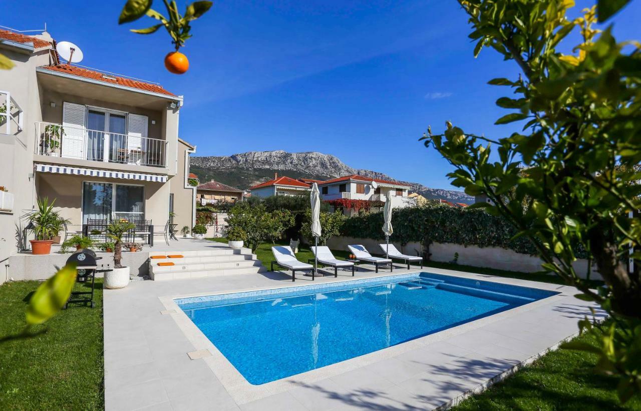 Villa Elysium - Beautiful Family House With Heated Pool Kaštela المظهر الخارجي الصورة