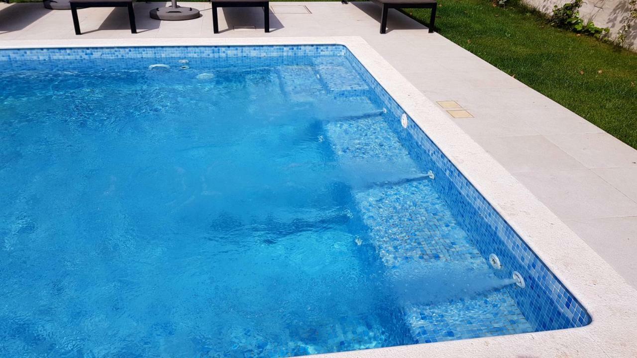 Villa Elysium - Beautiful Family House With Heated Pool Kaštela المظهر الخارجي الصورة